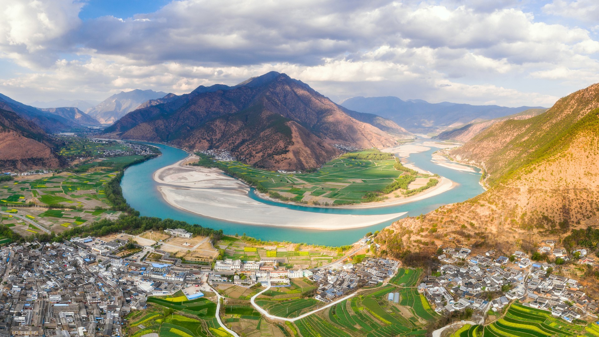 The First Bend of the Yangtze River
